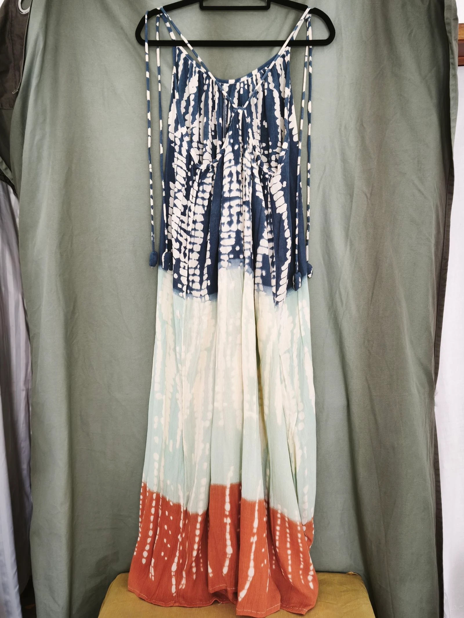 Stijlvolle jumpsuit met tie-dye patroon – photo 2